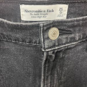 Abercrombie & Fitch
The Ankle Straight
Ultra High Rise